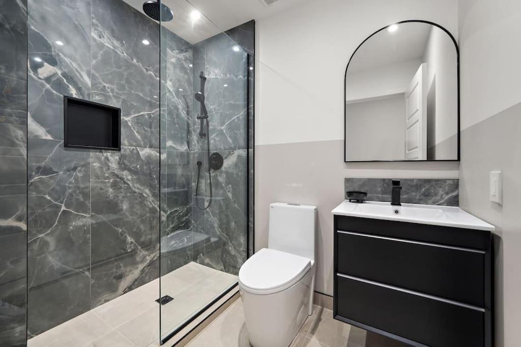 Apartment 511 Place D'armes 3br 62