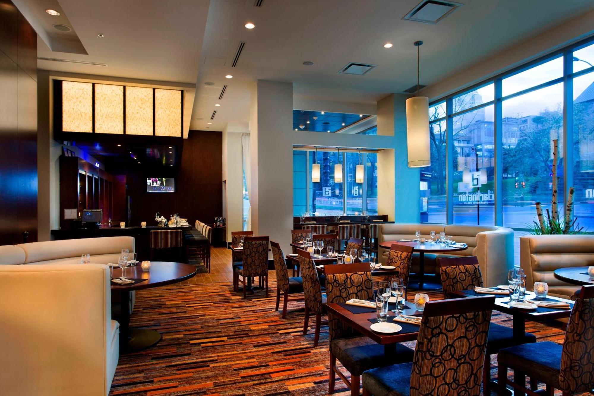 Courtyard Par Marriott Centre-ville Hotel 4*
