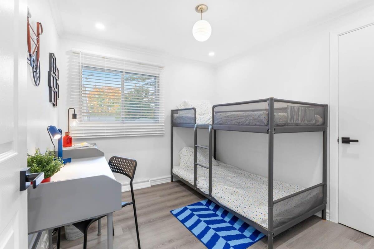 Spacious Urban In West - 4br Montreal