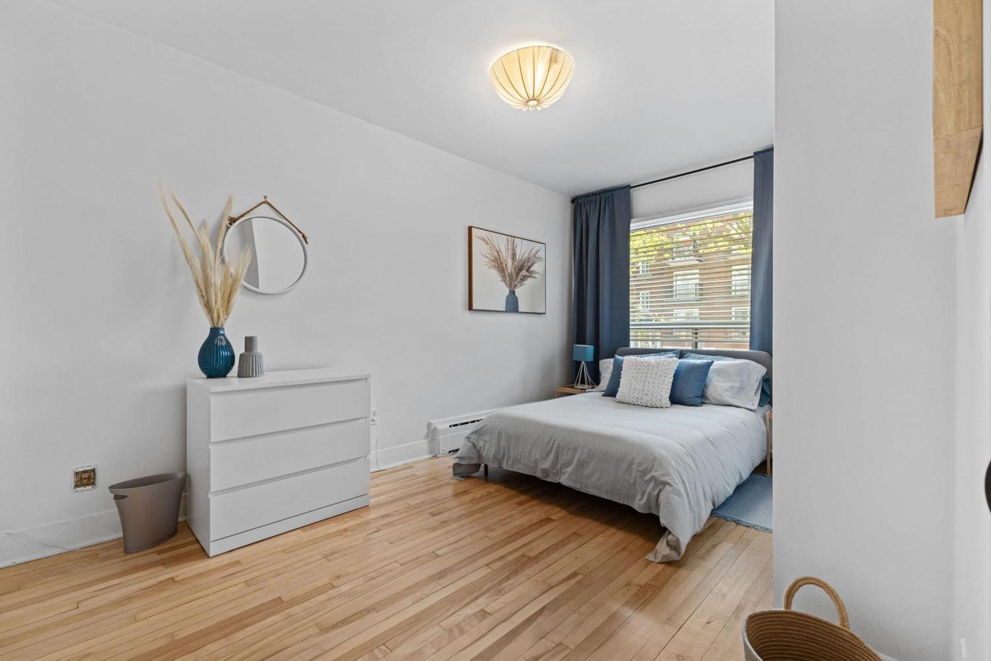 Large Beautiful 2br Fully Equipped Apartment Montreal