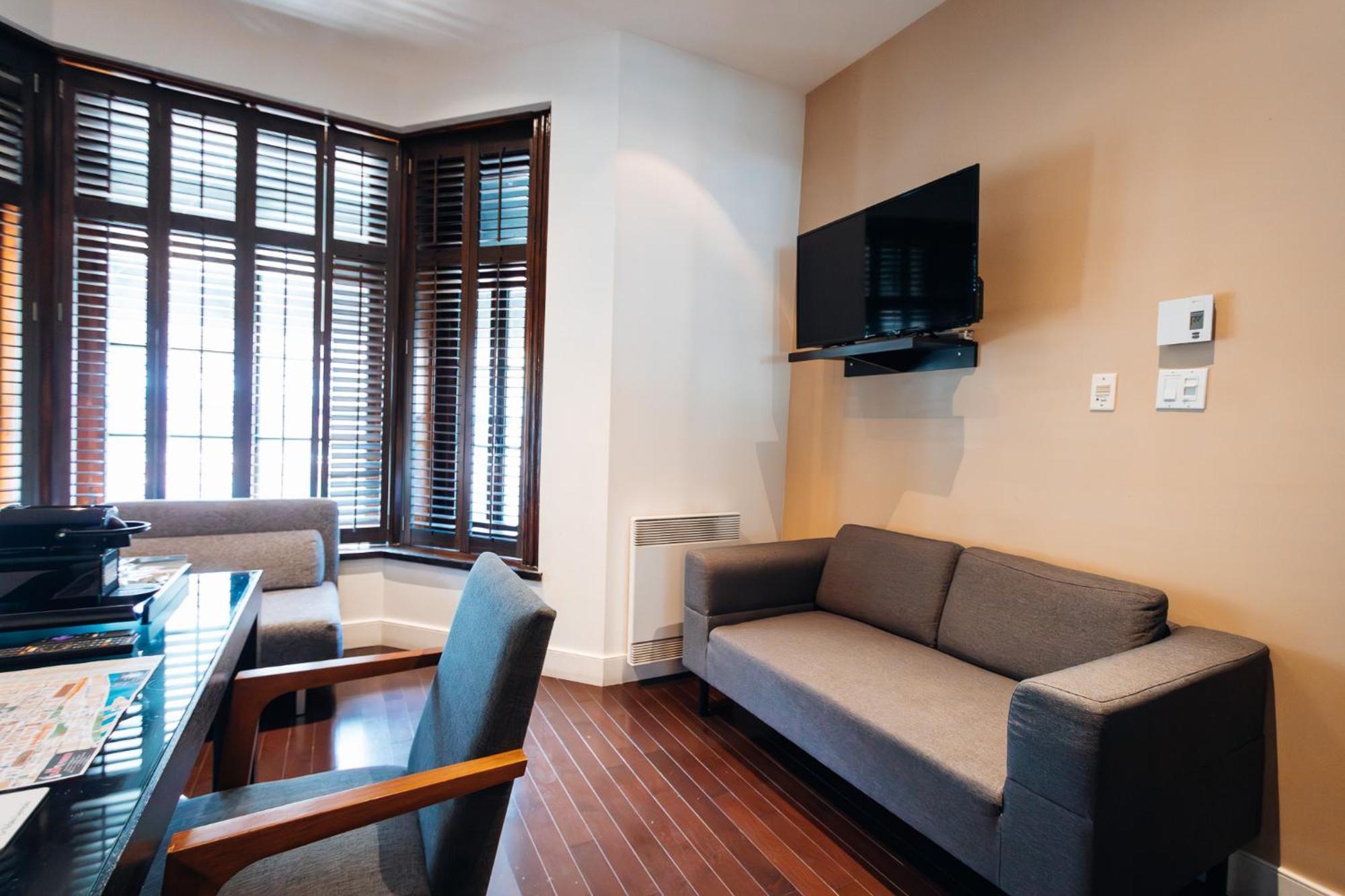 Self Check-in Boutique - Quartier Latin - 101 * Montreal