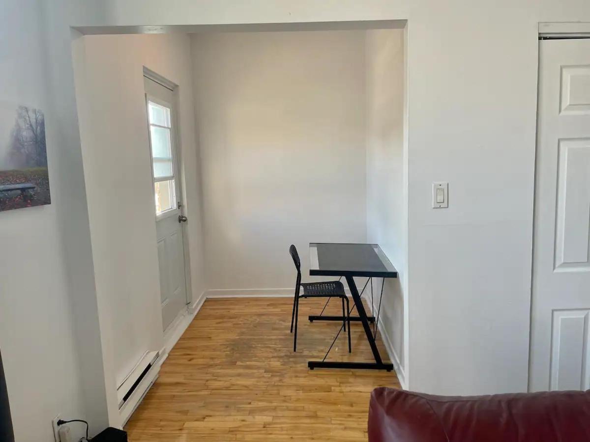 Full Kitchen 350 Week B Homestay Montreal