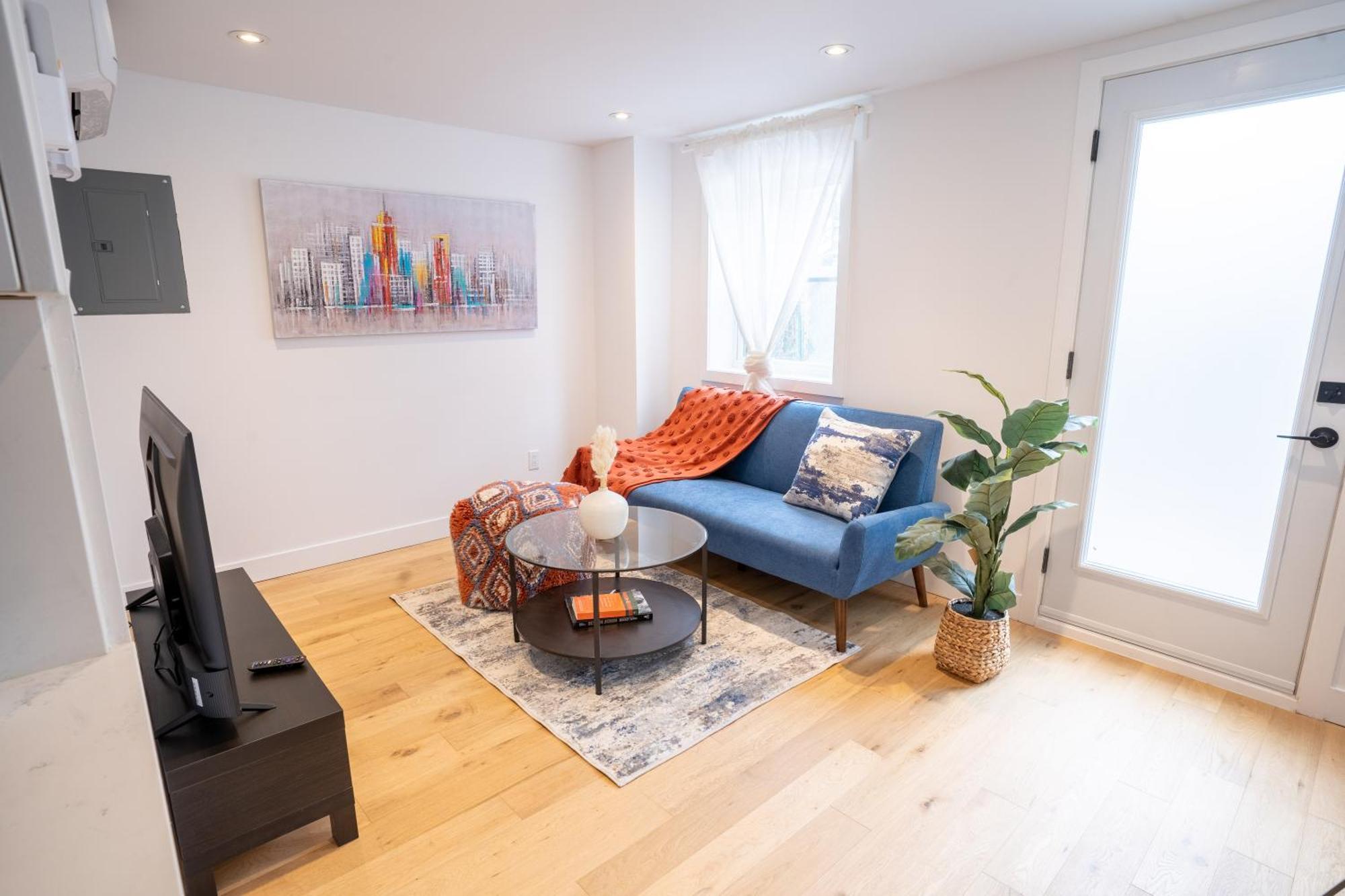Superb 2 Bed Steps From Downtown And 2min To Metro Apartment Montreal