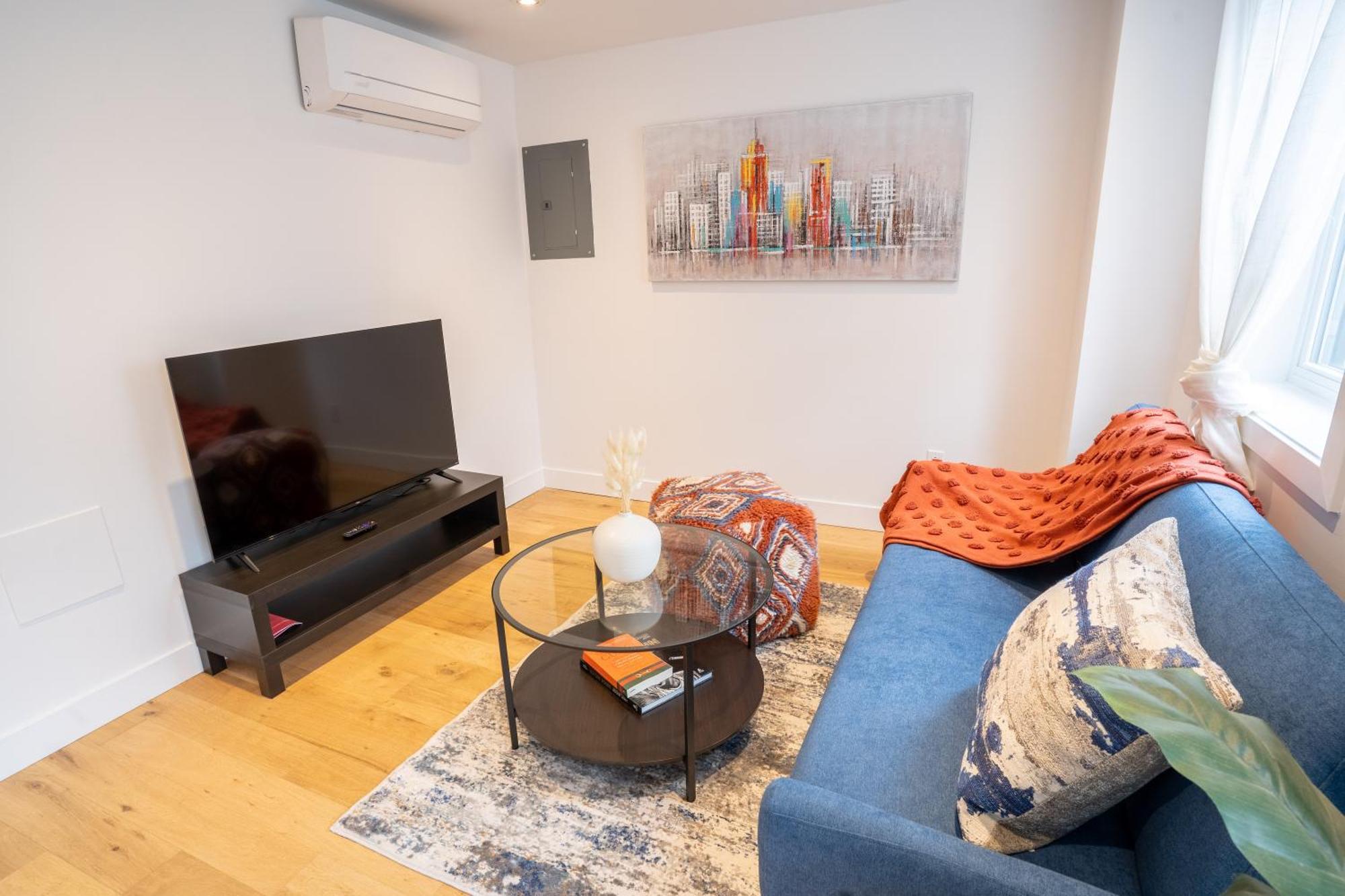 Superb 2 Bed Steps From Downtown And 2min To Metro Montreal