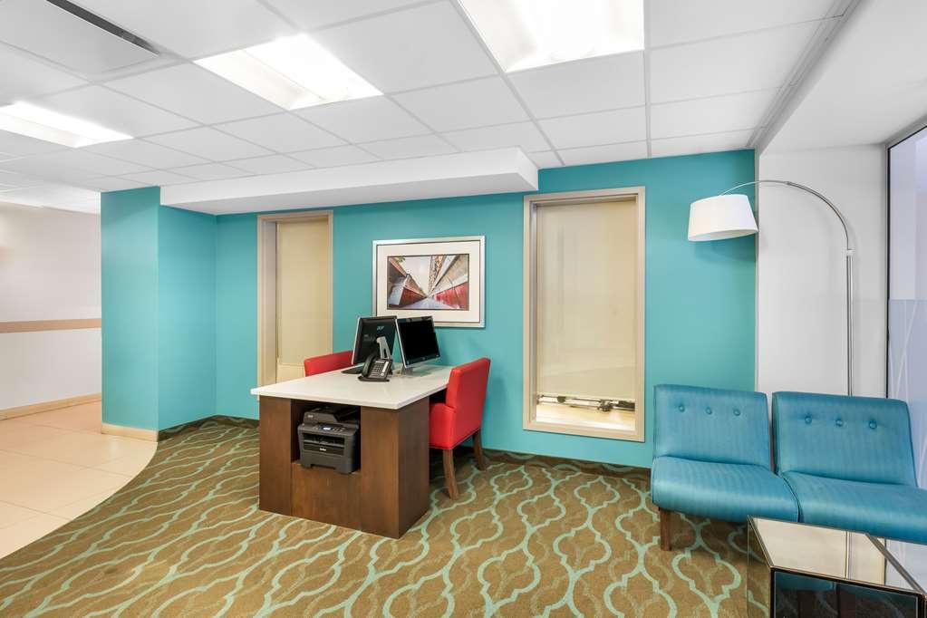 Best Western Plus Hotel Montreal 4*