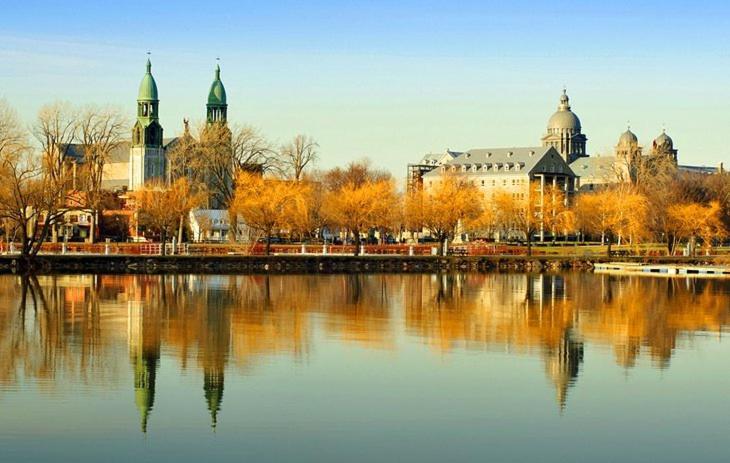 Holiday home Heart Of Mtr For Memerable Experiance 2 Backyard 7minmetro Fully Renovated & Equipped Montreal