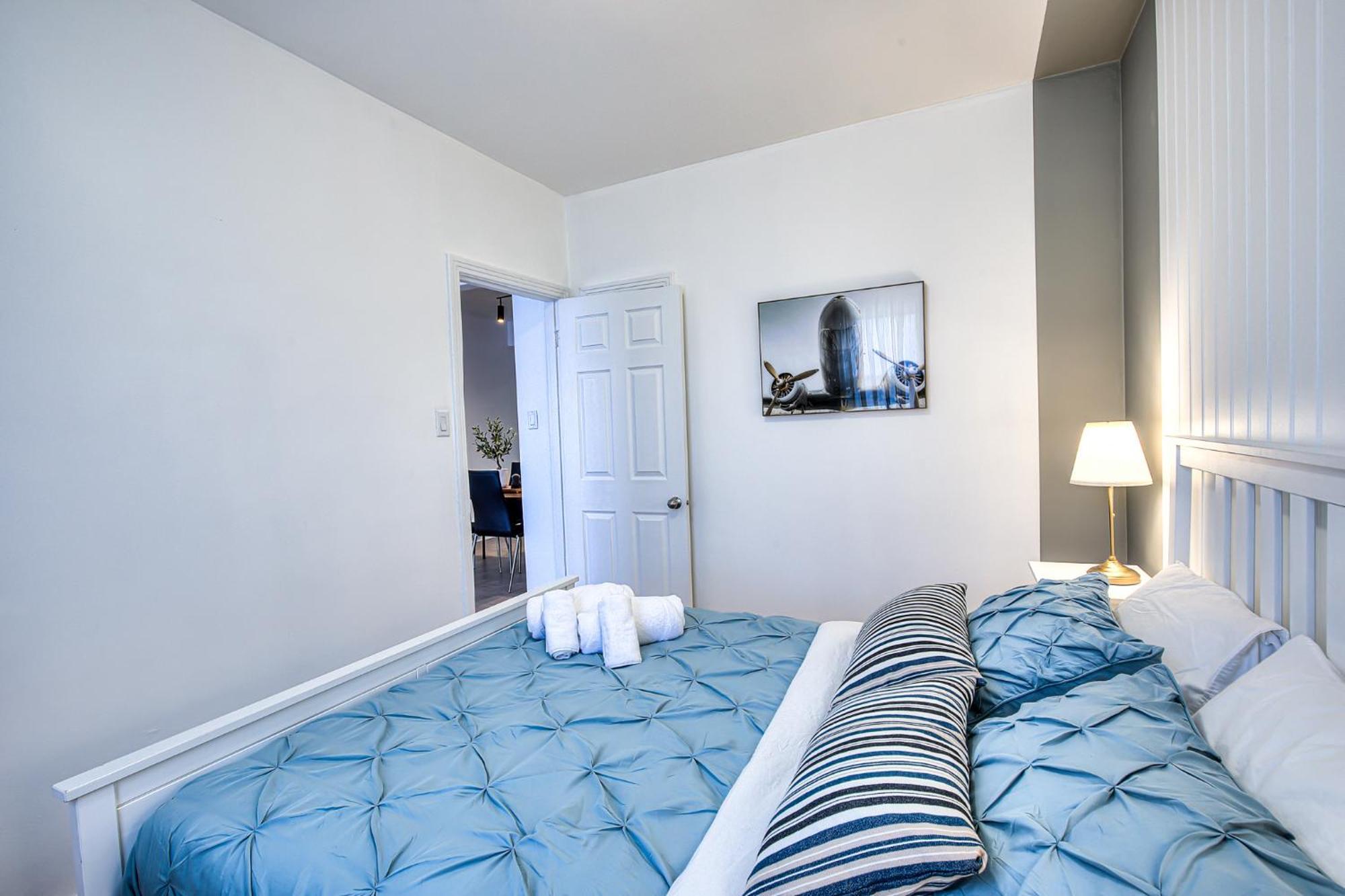 Plateau Escape & Nightlife Adventures! Downtown Super Value! Full 1br