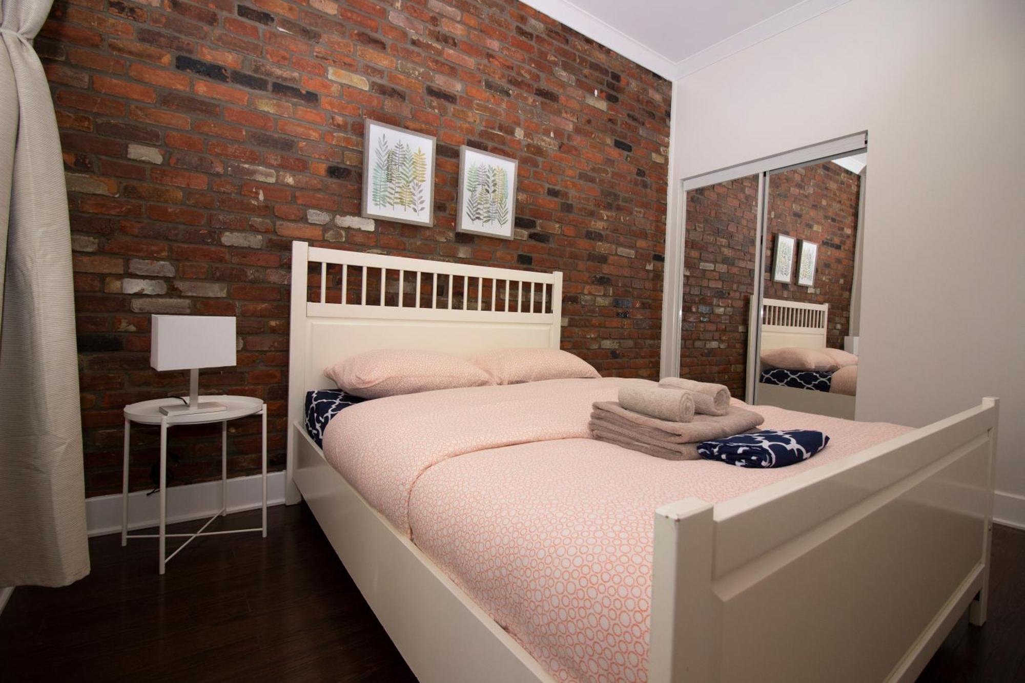 Apartment Mackay Street Downtown - Bell Center, Nightlife, & Metro At Your Doorstep! Montreal