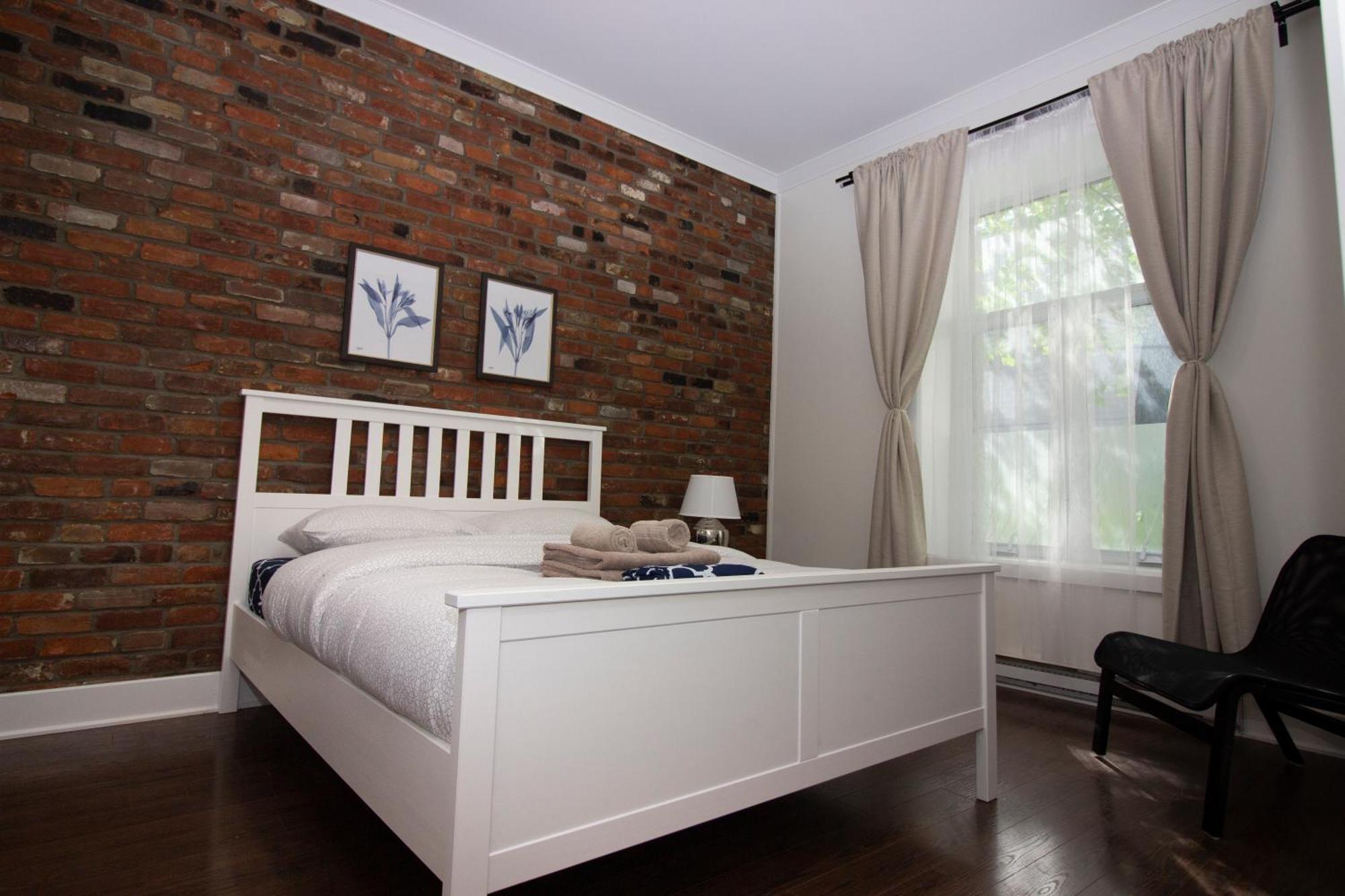 Mackay Street Downtown - Bell Center, Nightlife, & Metro At Your Doorstep! * Montreal