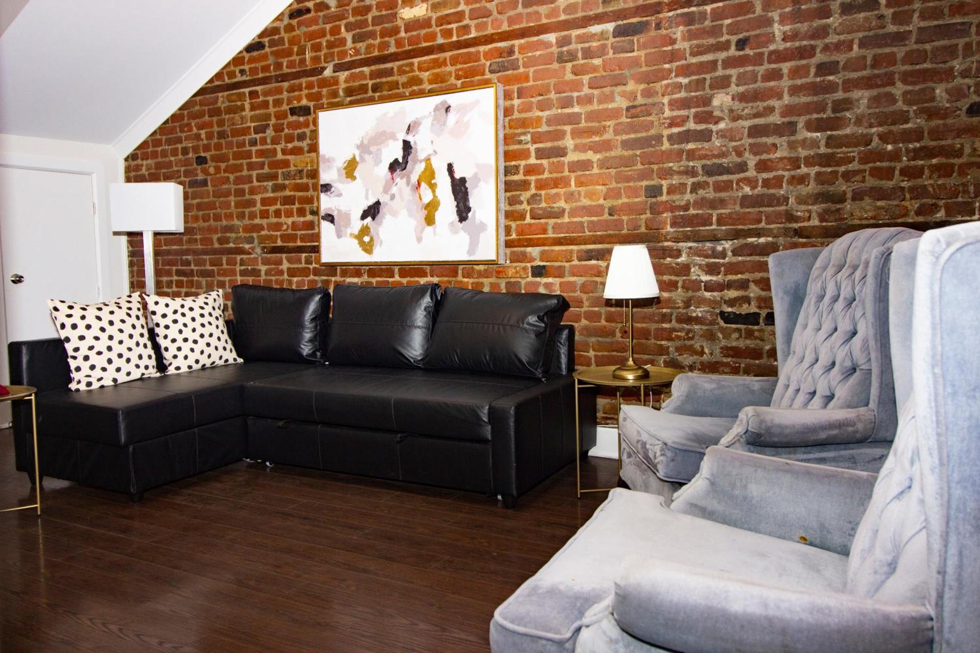 Apartment Mackay Street Downtown - Bell Center, Nightlife, & Metro At Your Doorstep! *