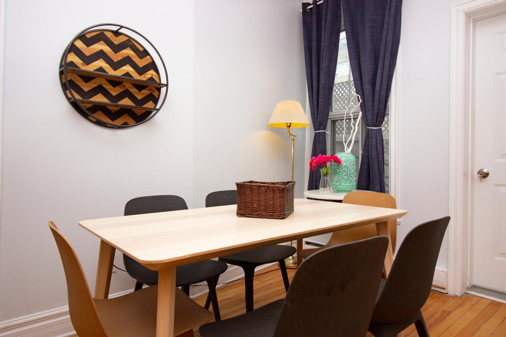 Mackay Street Downtown - Bell Center, Nightlife, & Metro At Your Doorstep! Montreal