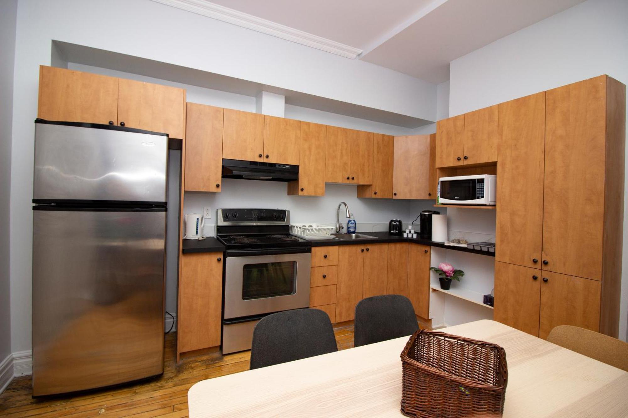 Mackay Street Downtown - Bell Center, Nightlife, & Metro At Your Doorstep! Apartment Montreal