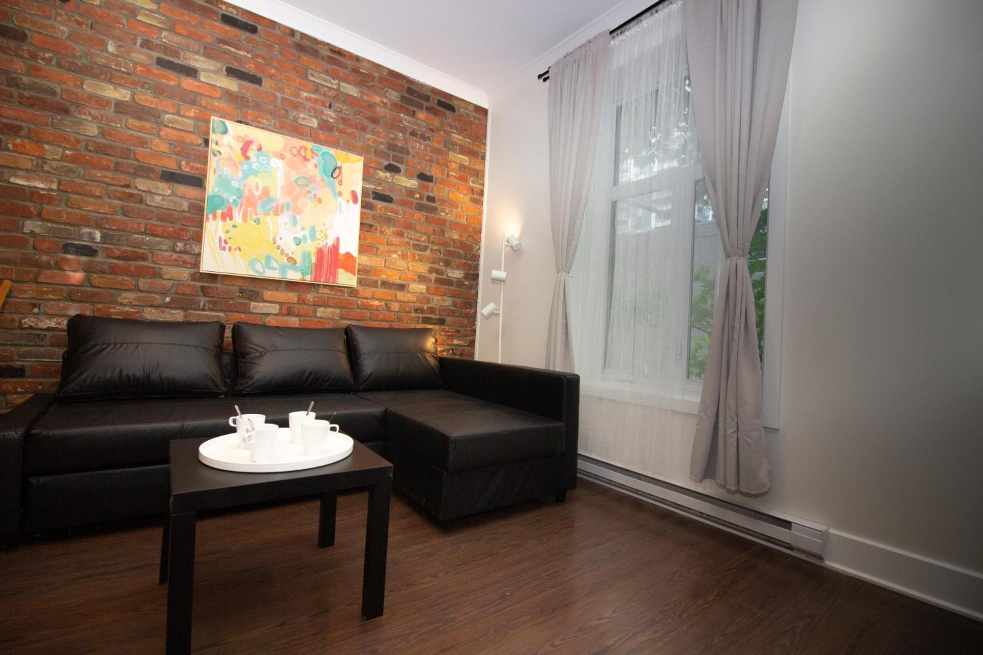 Apartment Mackay Street Downtown - Bell Center, Nightlife, & Metro At Your Doorstep!