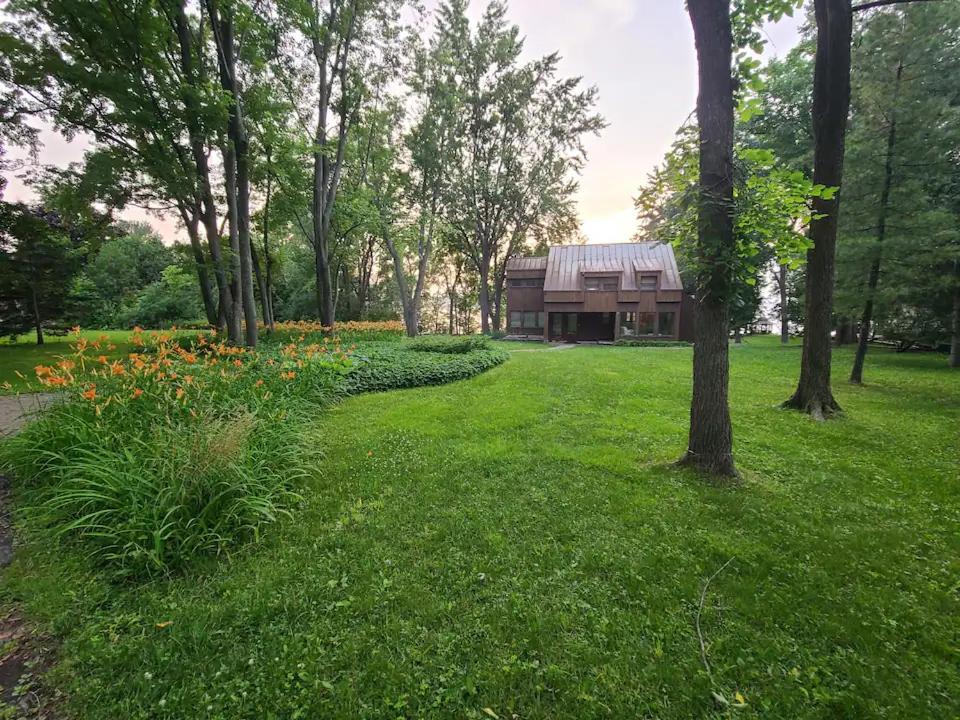 Lakefront In Chalet *