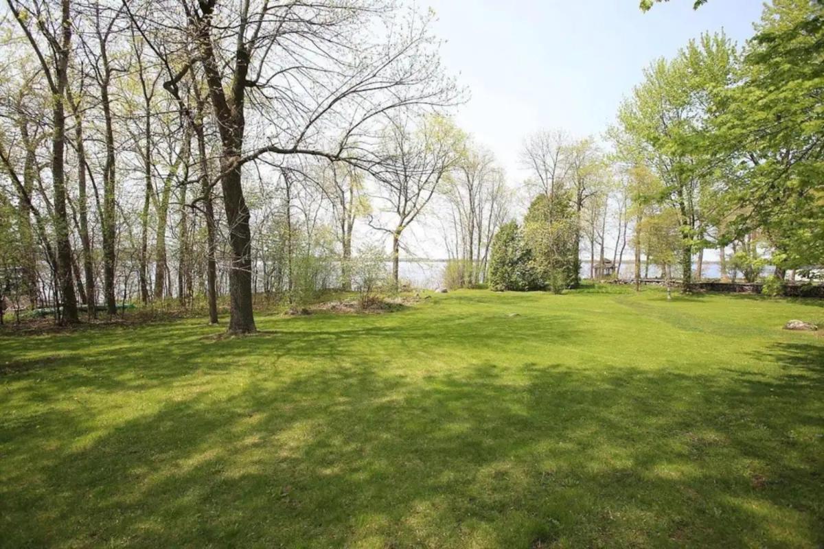 Chalet Lakefront In