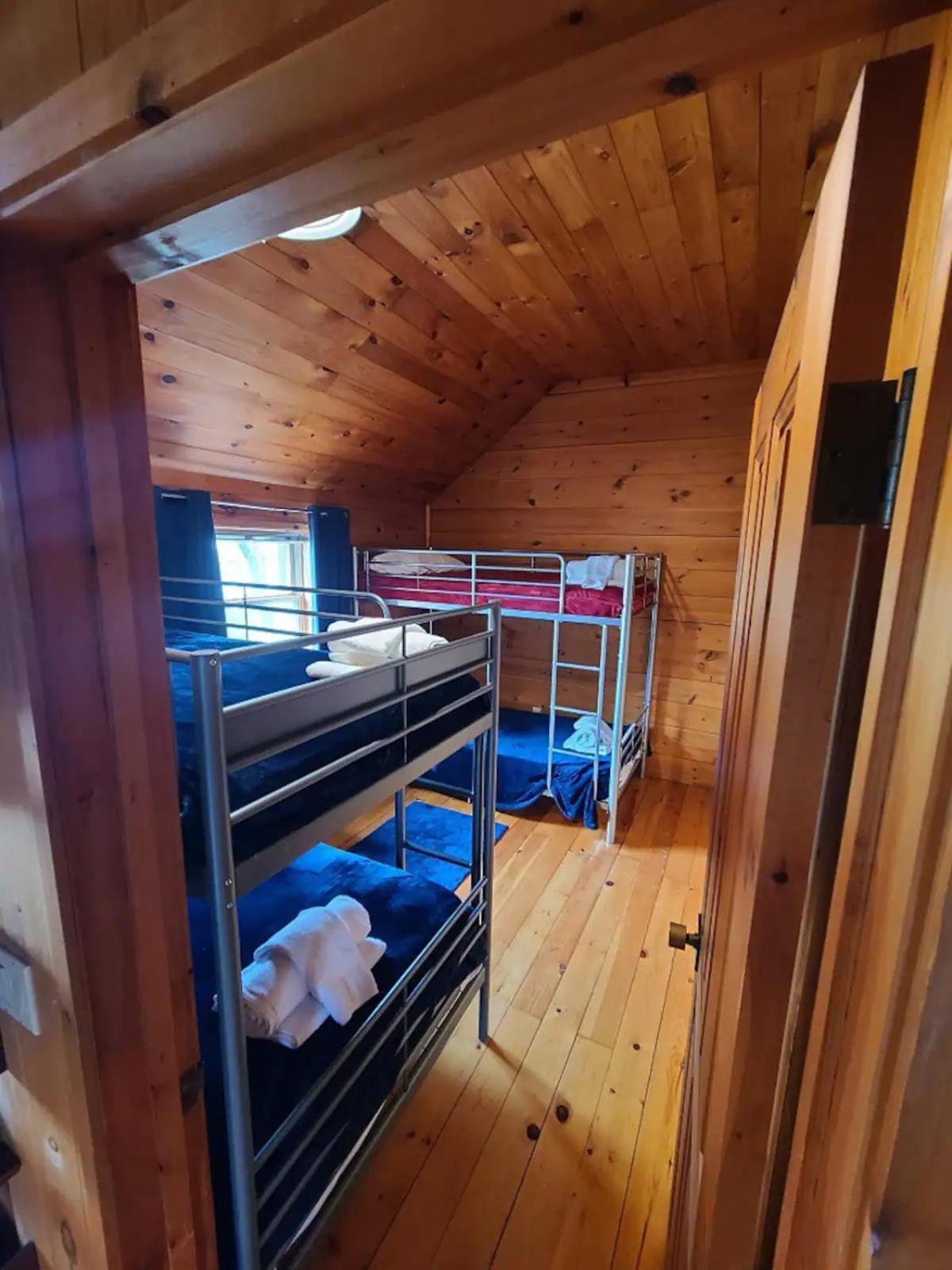 Lakefront In Chalet