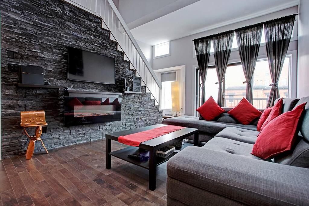 Cozy In Downtown Apartment