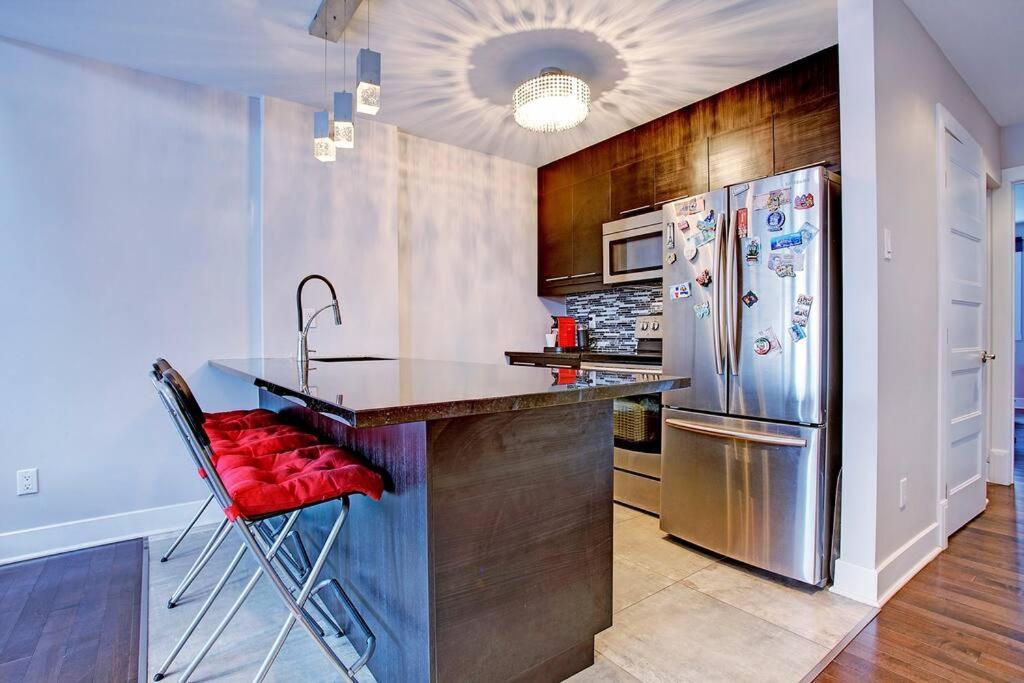 Cozy In Downtown Apartment