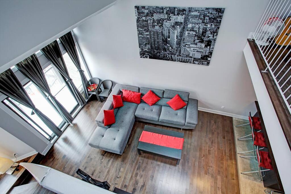 Cozy In Downtown Apartment