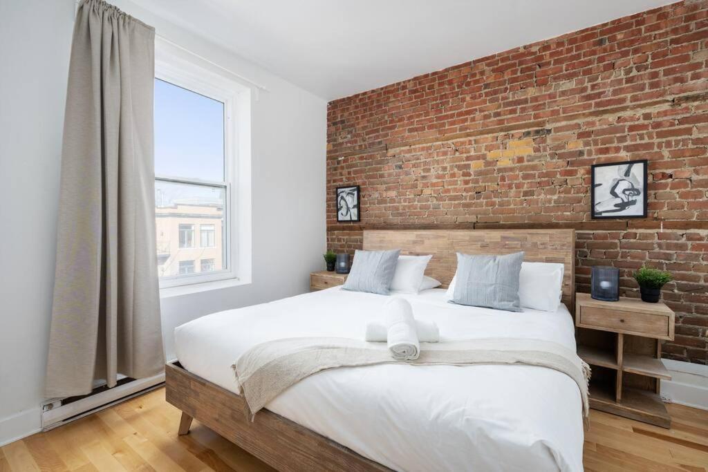 Apartment Chic Mile-end 3br Getaway - Free Parking, Sleeps 8