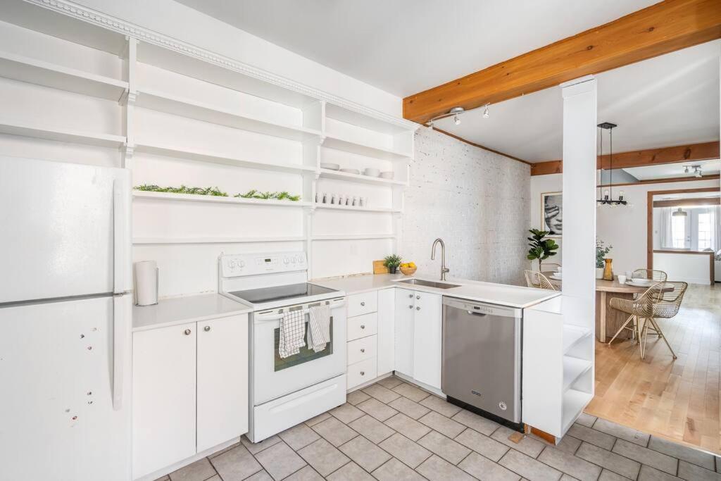 Chic Mile-end 3br Getaway - Free Parking, Sleeps 8 Apartment Montreal