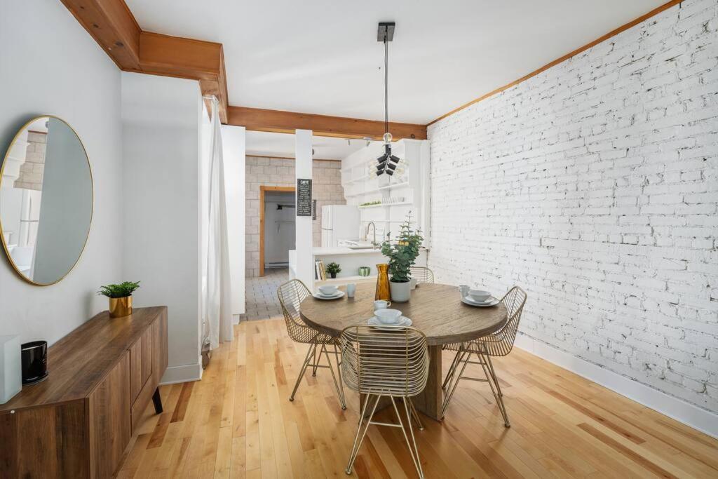 Chic Mile-end 3br Getaway - Free Parking, Sleeps 8 *