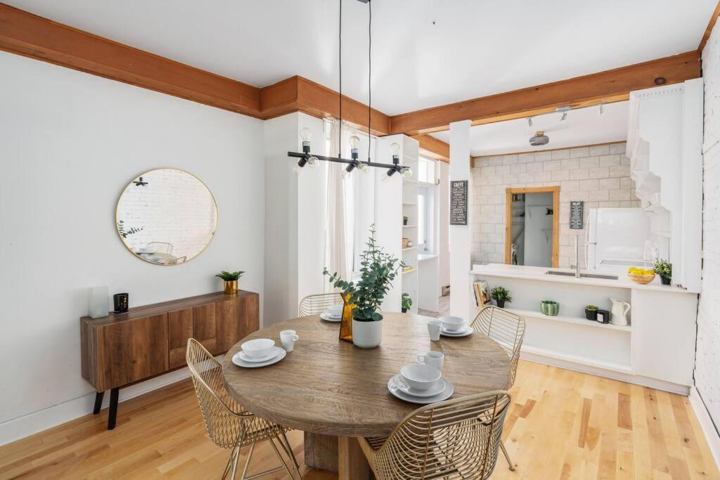 Apartment Chic Mile-end 3br Getaway - Free Parking, Sleeps 8 Montreal