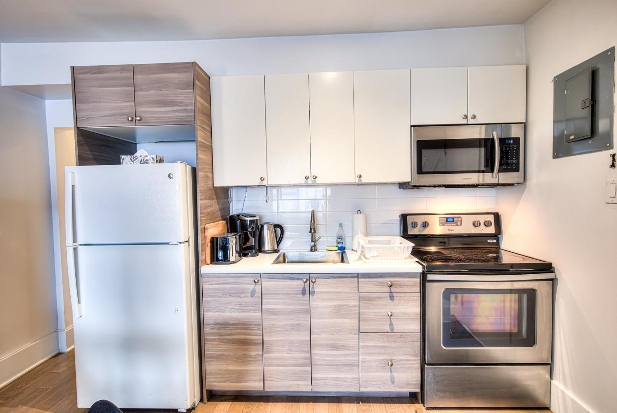 Plateau Escape & Nightlife Adventures! Downtown Super Value! Full 1br Apartment *