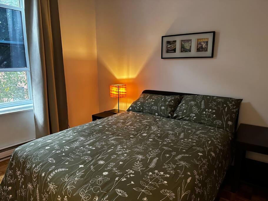 Fully Furnished 2 Bedroom Unit, Downtown, Near Subway, 32 Days Minimum Montreal