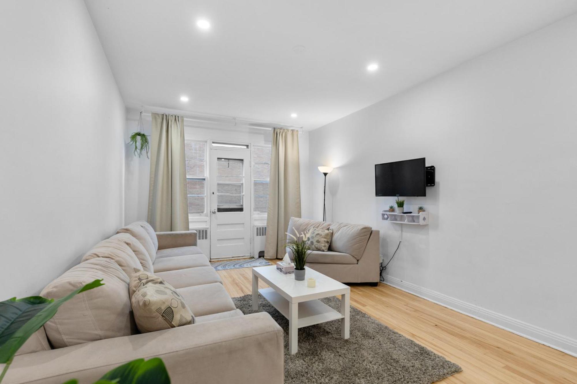 Cozy 1br With Workspace In Trendy Monkland Village Apartment *