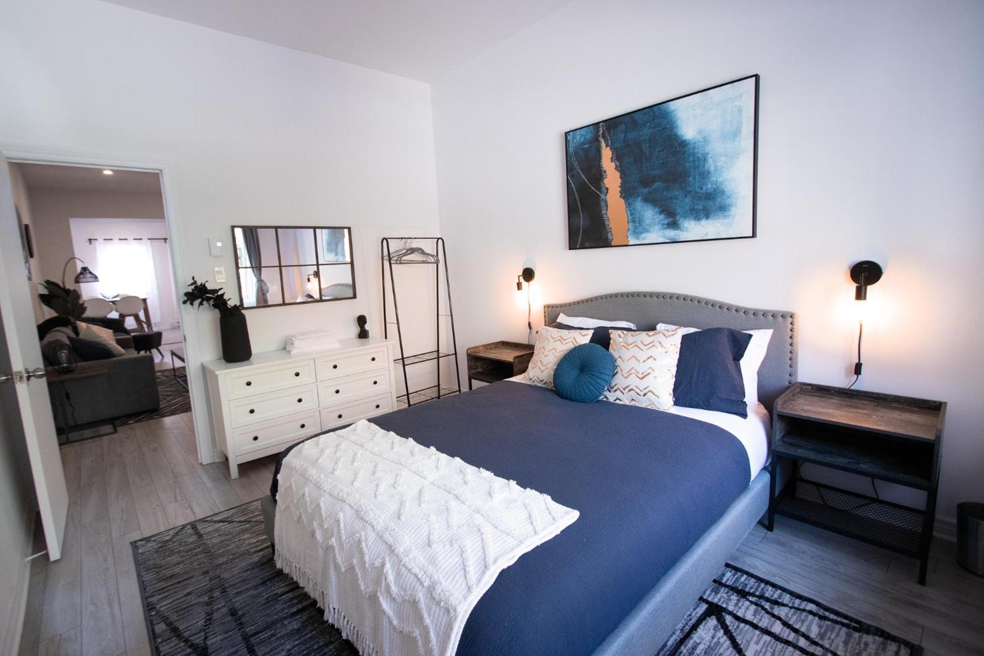 Blue&gold - Selfcheckin - Plateau - St-laurent Apartment Montreal