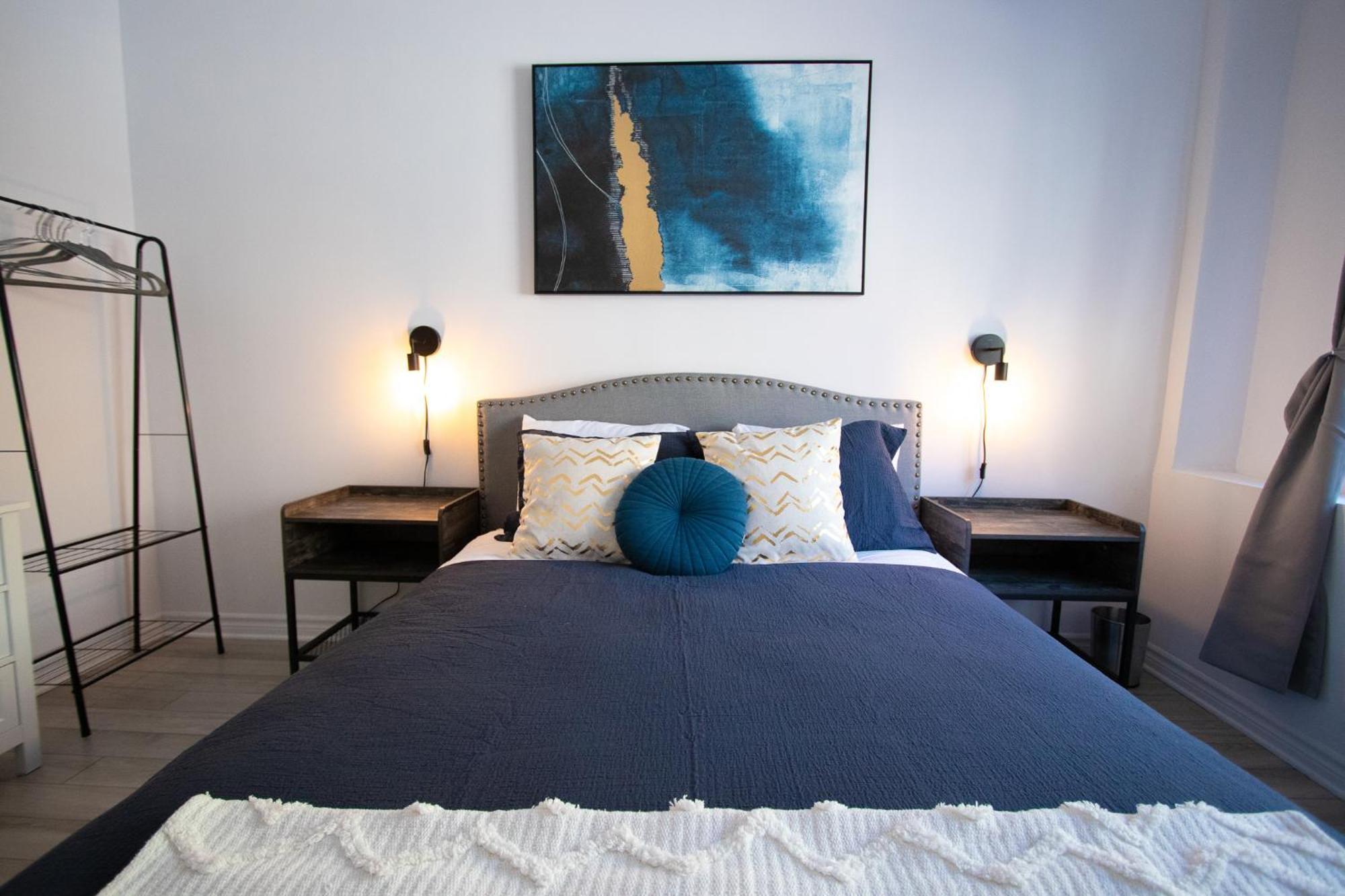 Blue&gold - Selfcheckin - Plateau - St-laurent