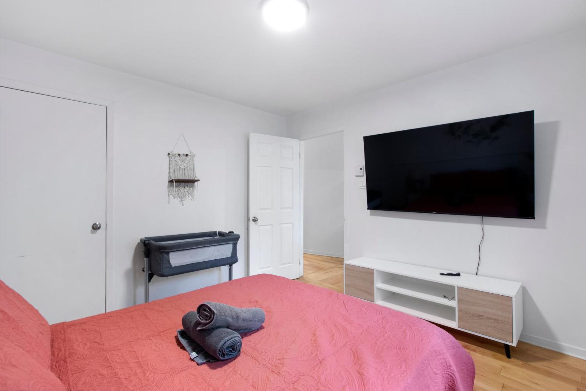 Apartment Downtown Montreal-3bedroom Apart-prime Location