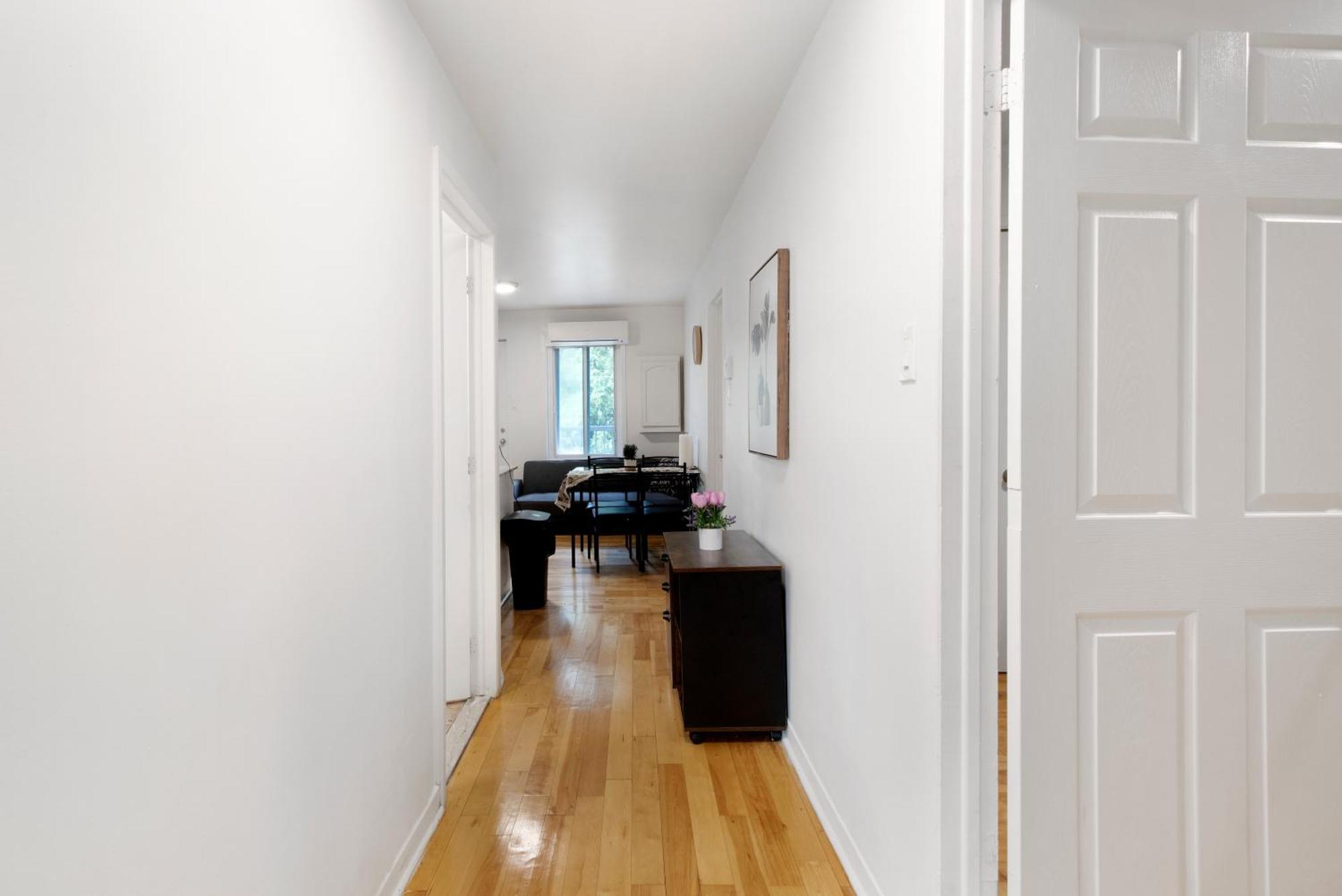 Apartment Downtown Montreal-3bedroom Apart-prime Location Montreal