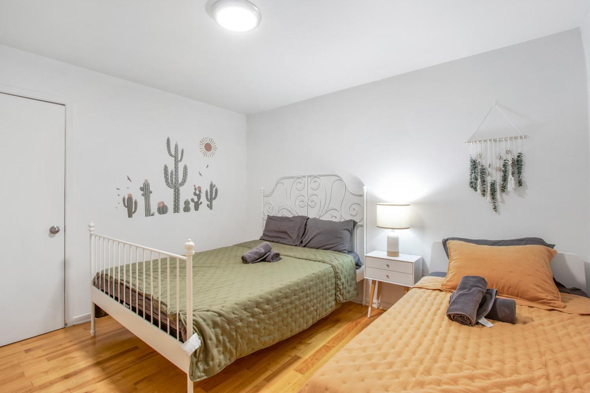 Apartment Downtown Montreal-3bedroom Apart-prime Location *
