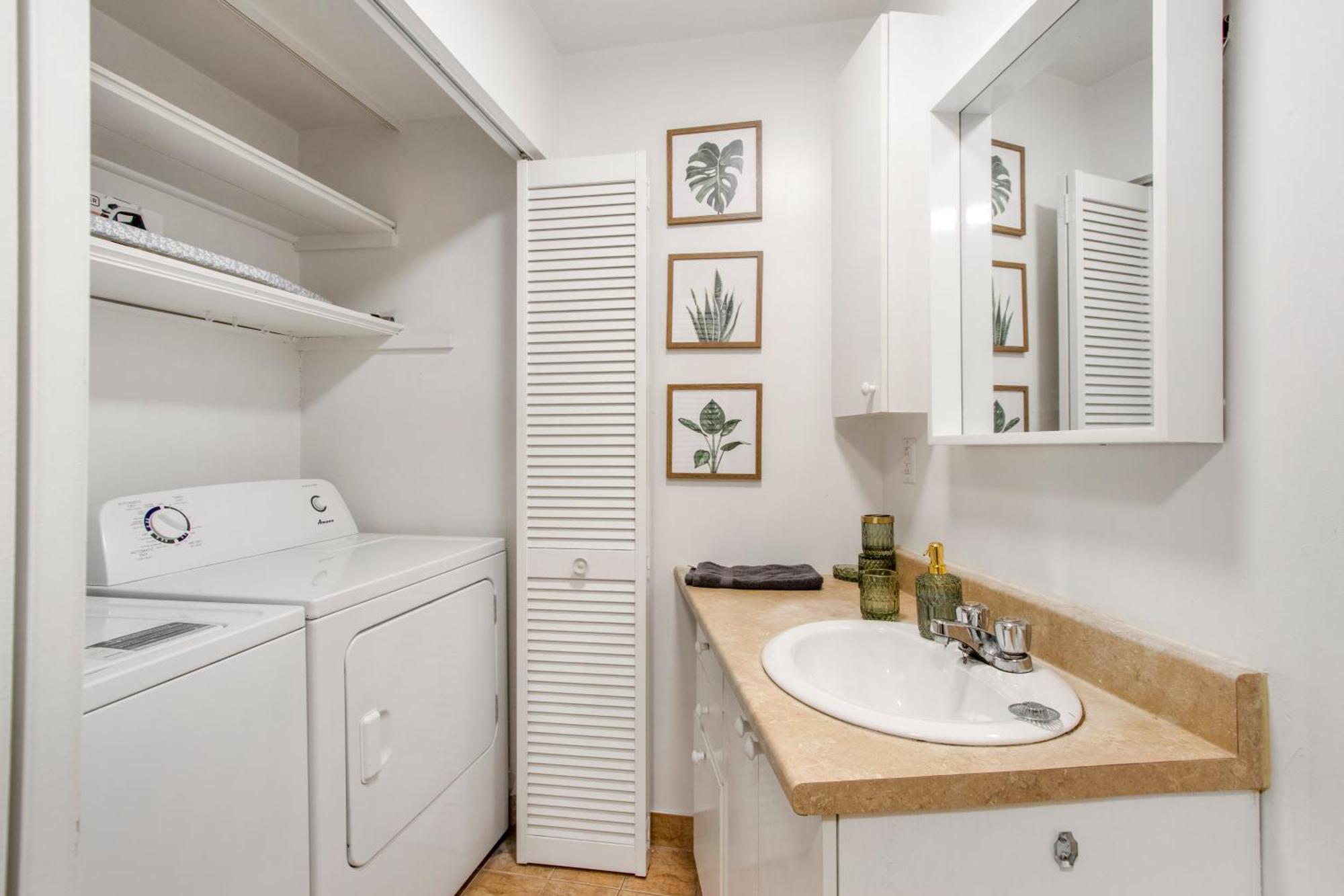 Apartment Downtown Montreal-3bedroom Apart-prime Location Montreal