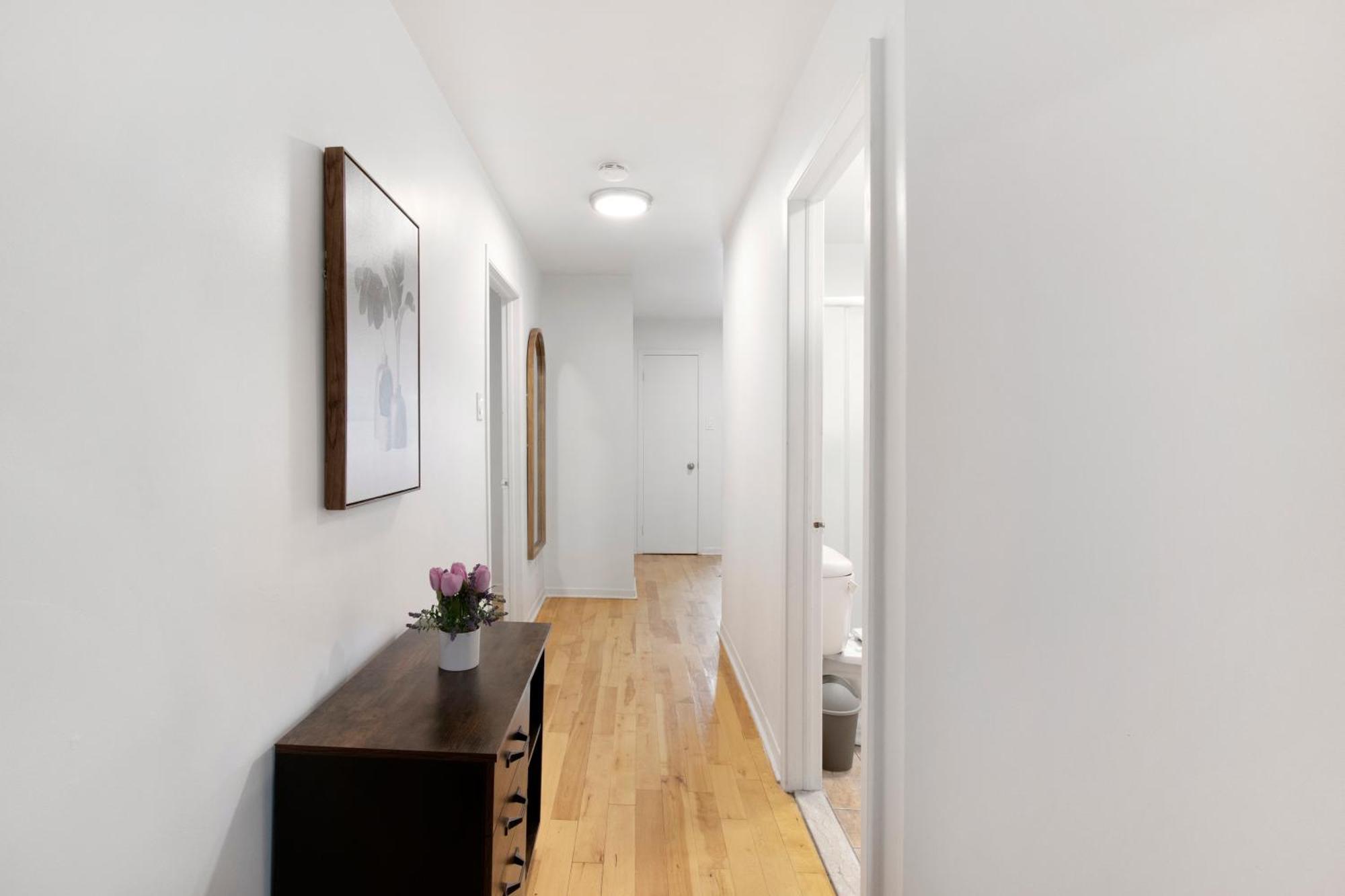 Downtown Montreal-3bedroom Apart-prime Location Apartment