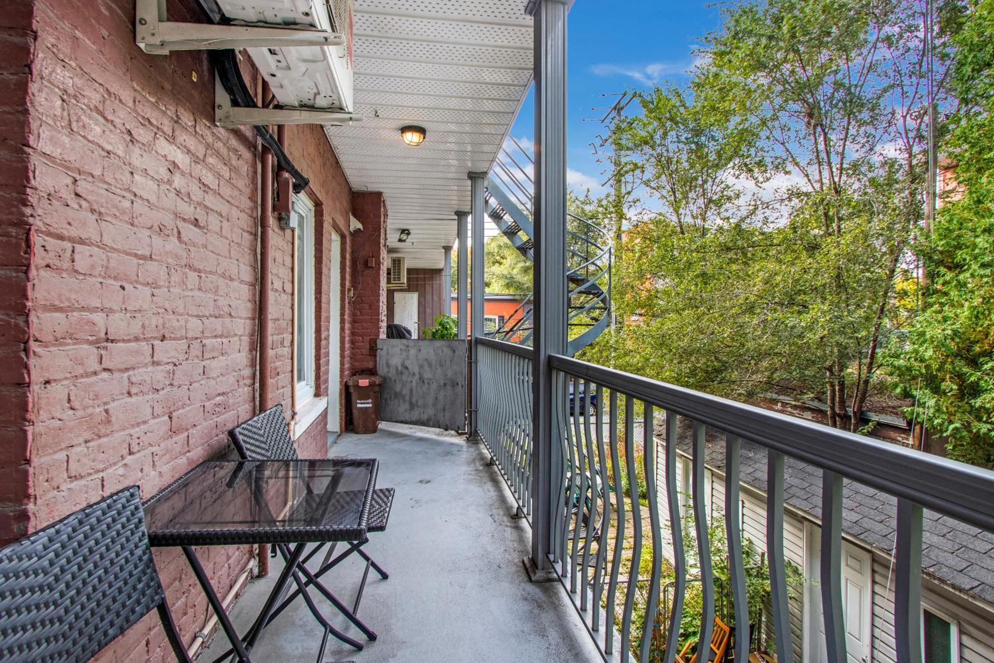 Apartment Downtown Montreal-3bedroom Apart-prime Location