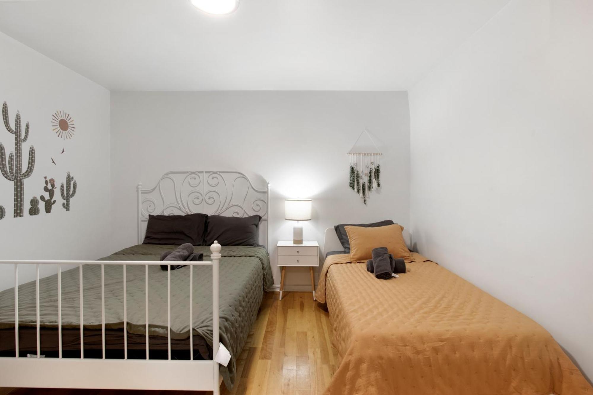 Downtown Montreal-3bedroom Apart-prime Location Apartment Montreal