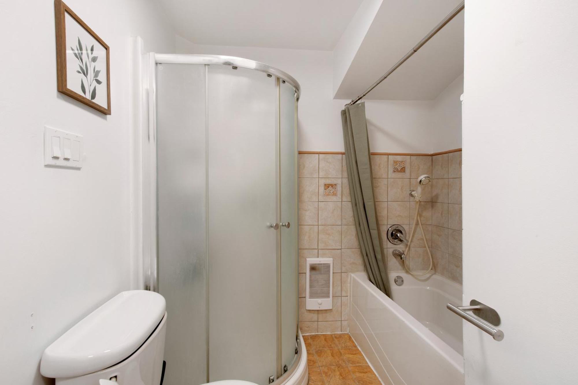 Downtown Montreal-3bedroom Apart-prime Location * Montreal