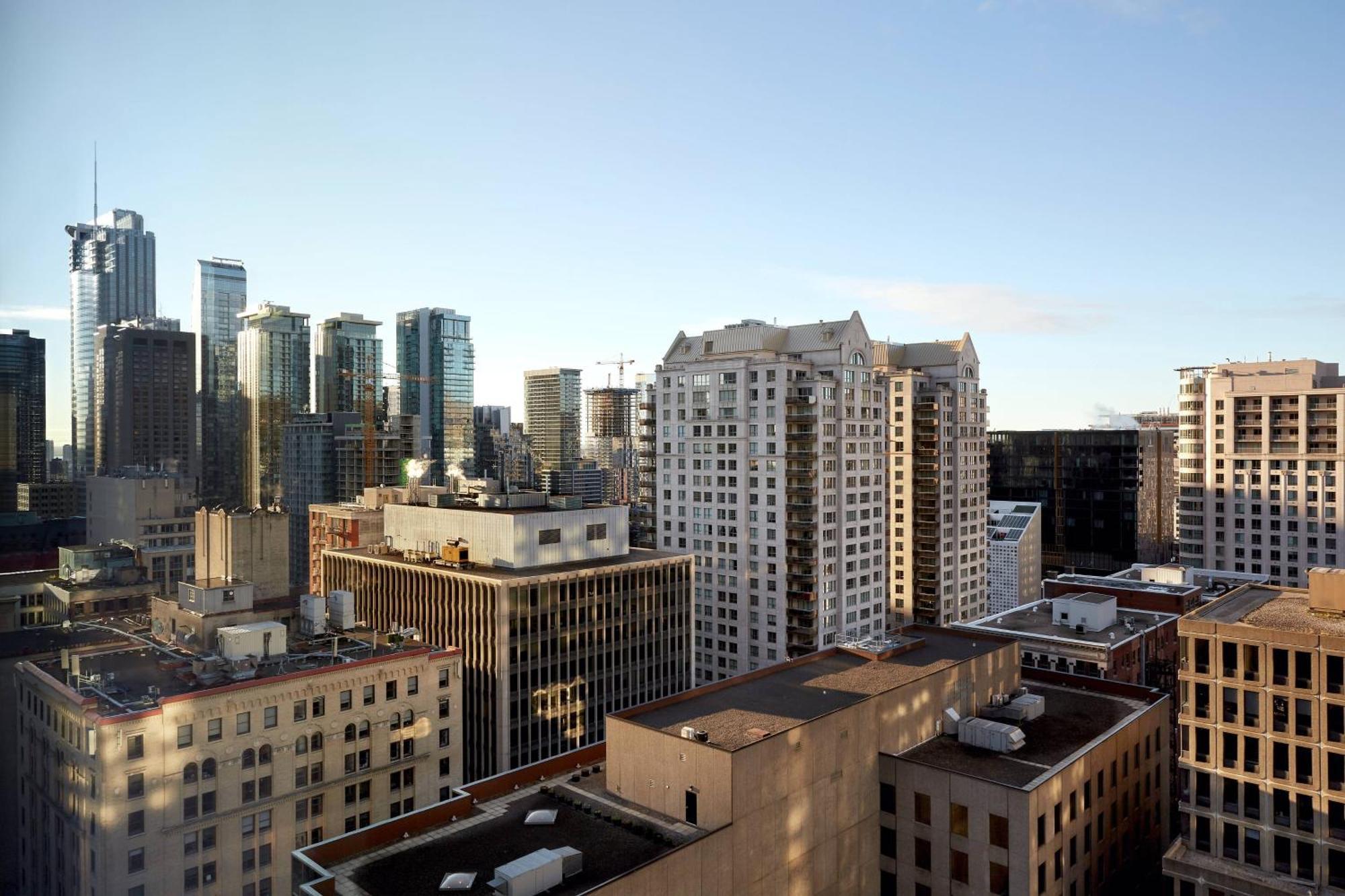 By Marriott Downtown Hotel Montreal