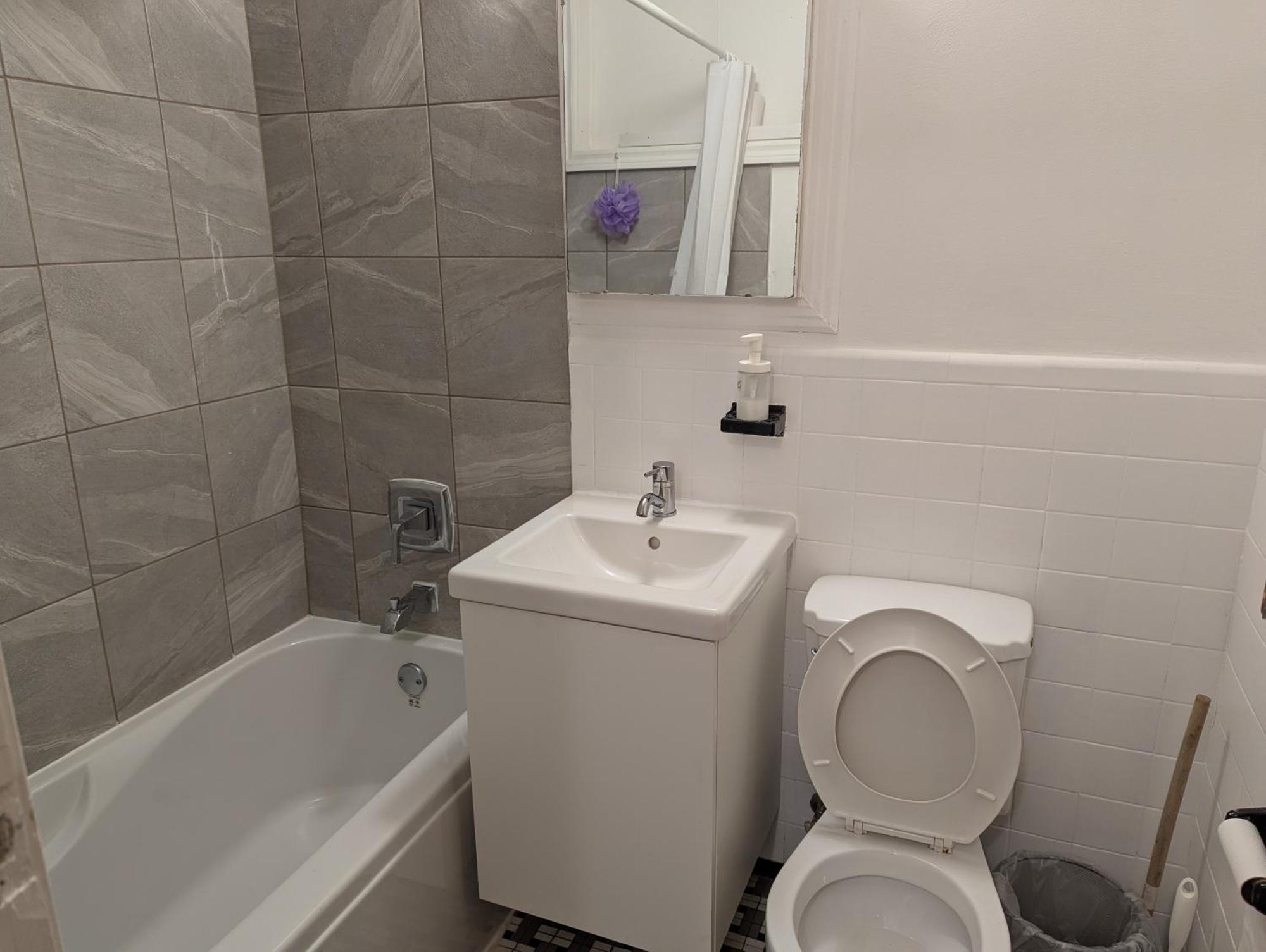 Guest house Harmony Near Metro Monk Station With Self Check-in Montreal