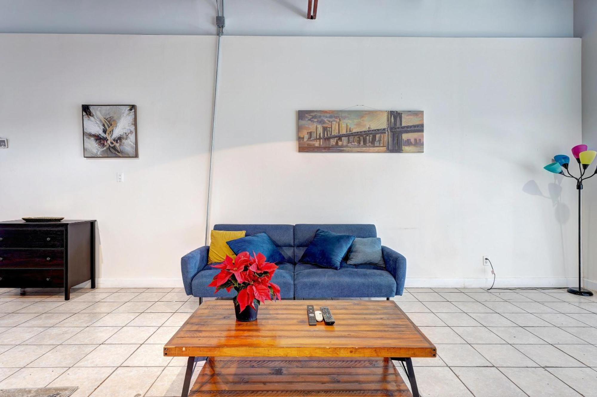 Apartment #2 - Big Loft - Plaza St-hubert Montreal