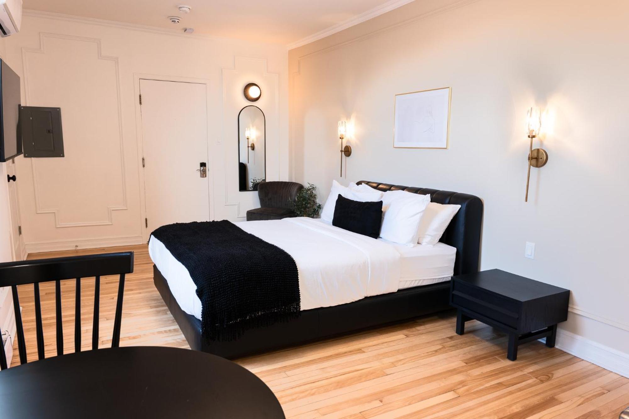 #9 - Classic - Self Check In - Plateau - St-denis - Ac - Tv Apartment