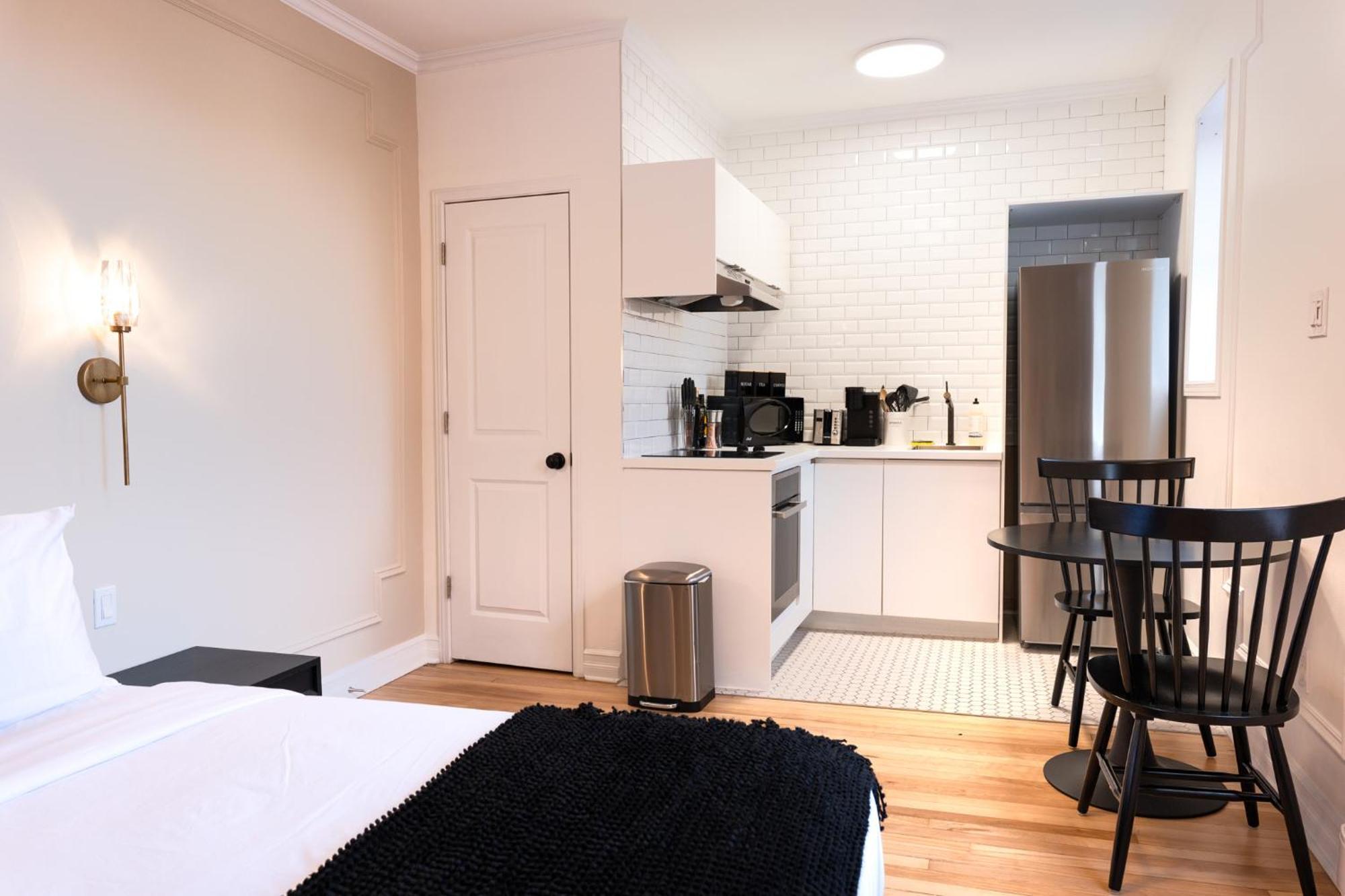 Apartment #9 - Classic - Self Check In - Plateau - St-denis - Ac - Tv *