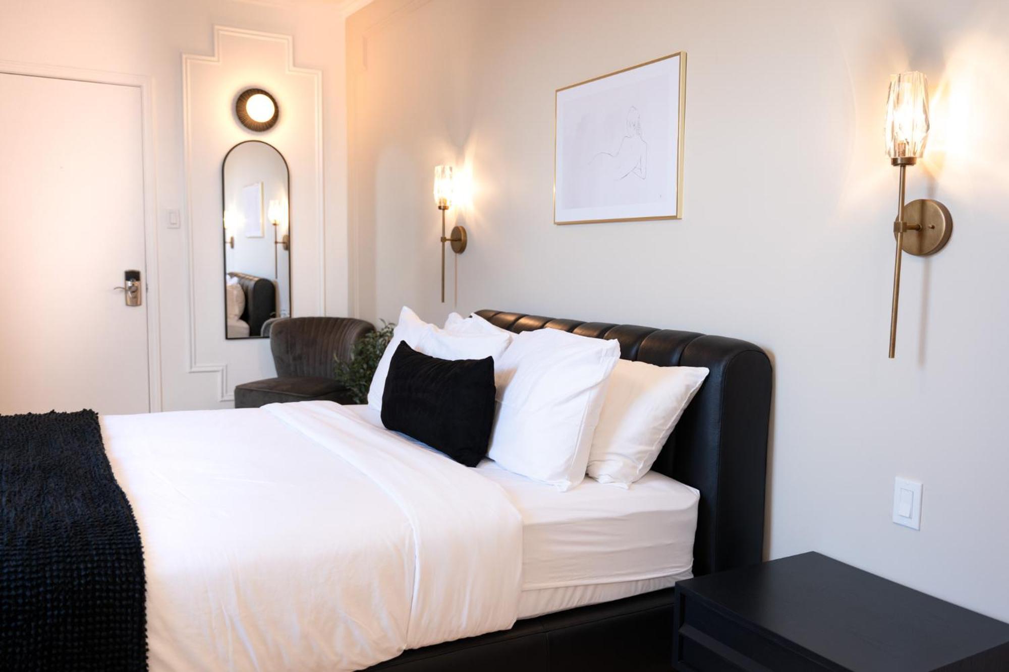 Apartment #9 - Classic - Self Check In - Plateau - St-denis - Ac - Tv
