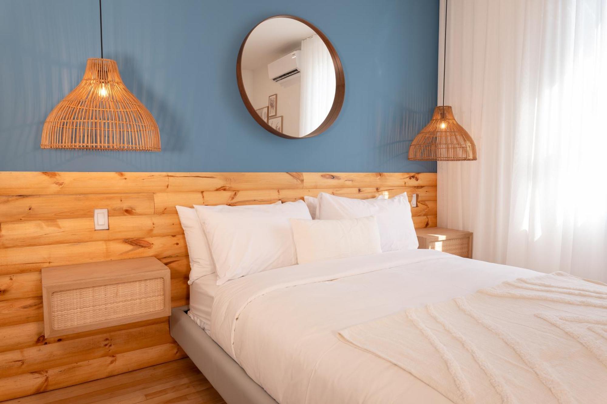 Apartment #7 - Charming - Self Check In - Plateau - St-denis - Ac - Tv *