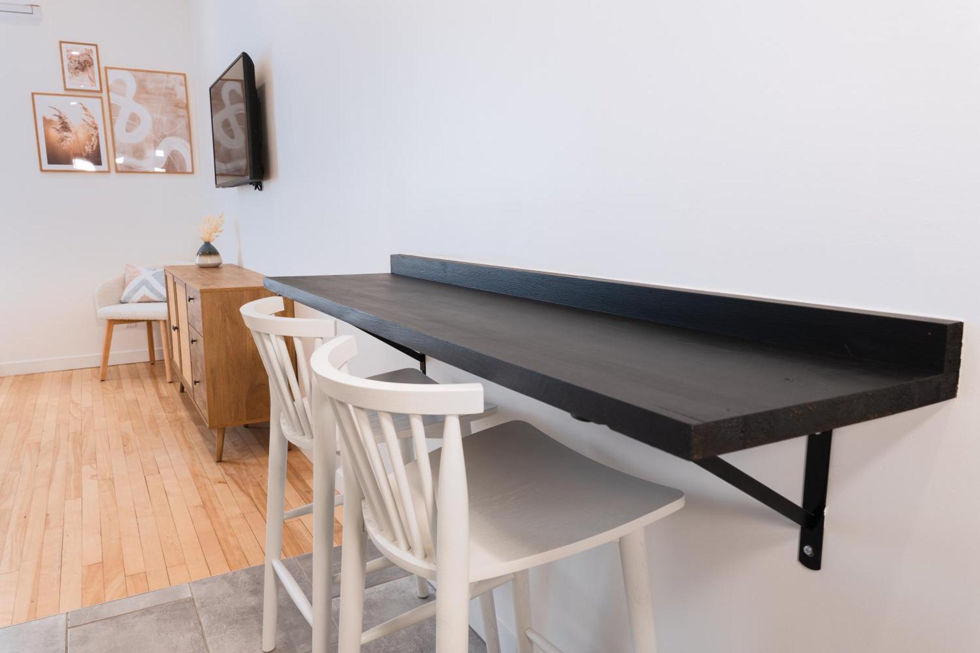 #7 - Charming - Self Check In - Plateau - St-denis - Ac - Tv Apartment