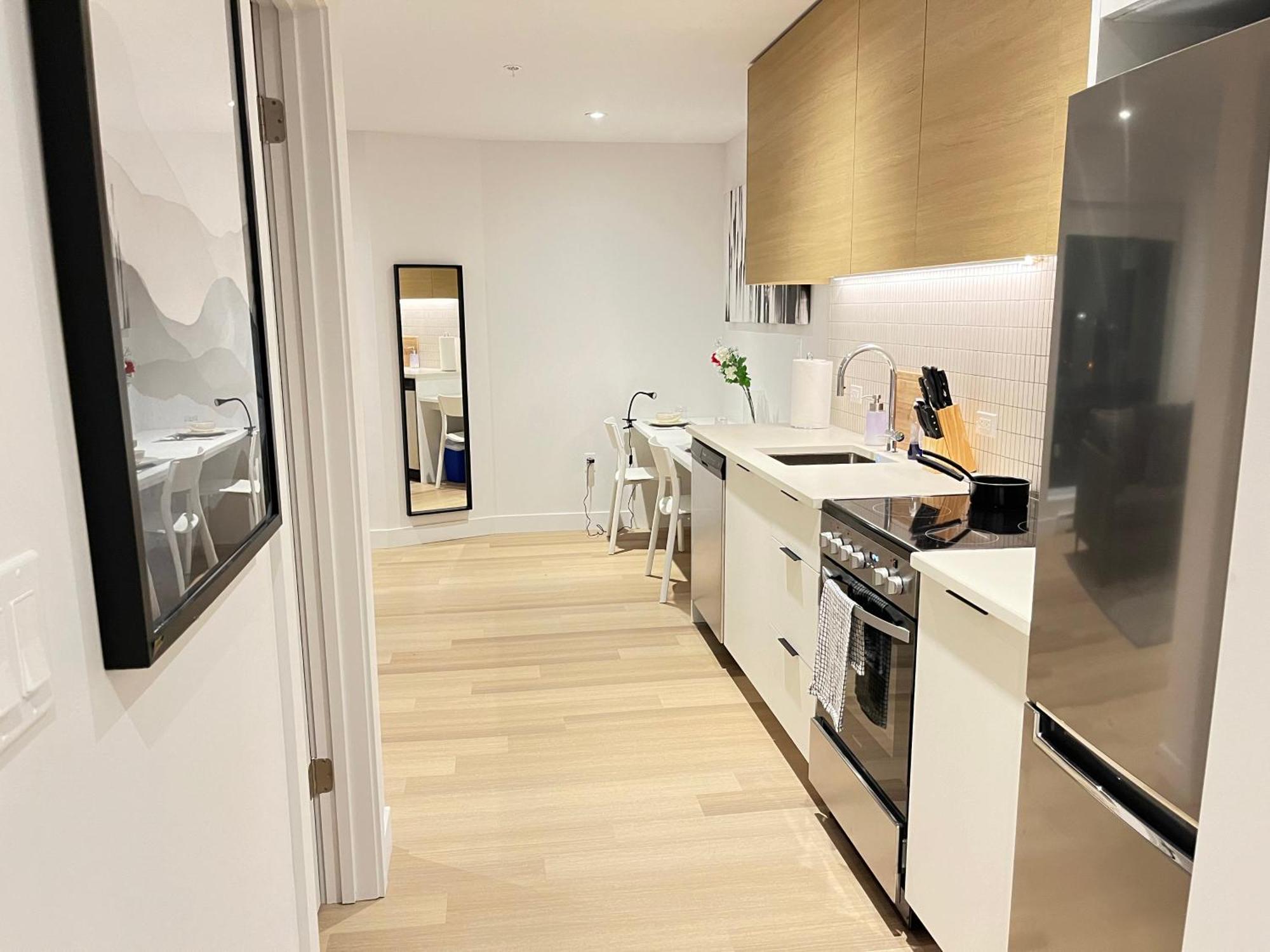 Modern 1br W Balcony Free Parking & Gym Near Metro & Downtown Apartment