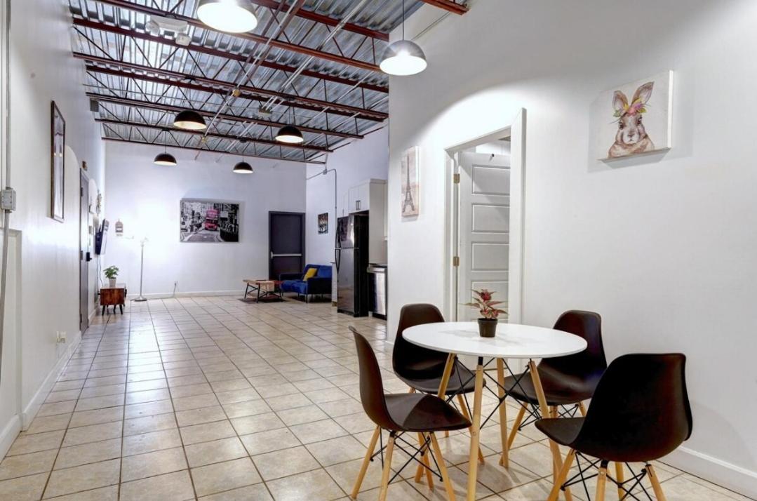 #1 - Big Loft - Plaza St-hubert Montreal